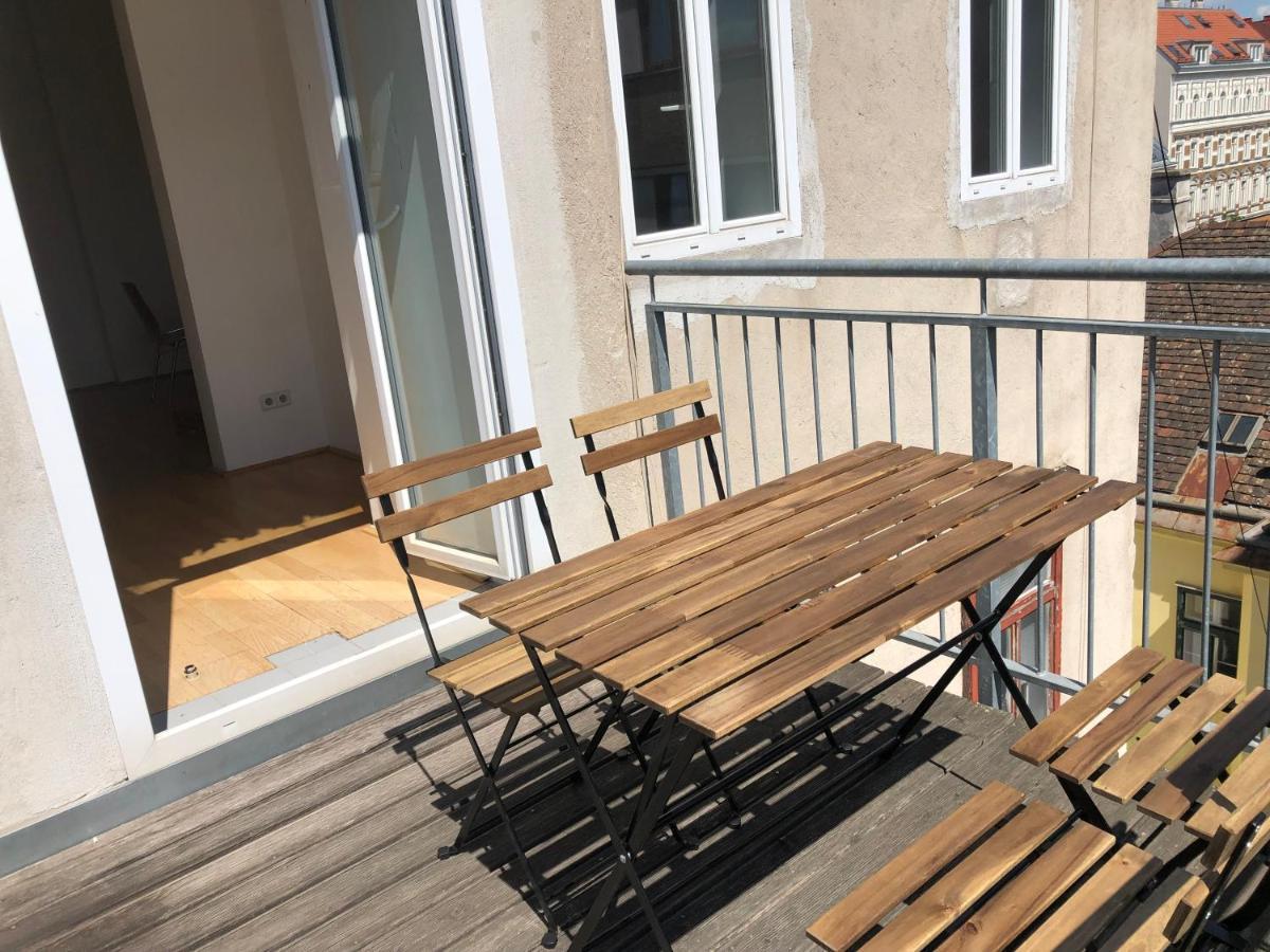 Helle 4 Zimmer Familien-Wohnung Mit Balkon! Schloss Schonbrunn In Gehdistanz Viena Exterior foto